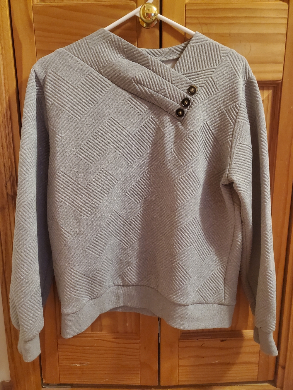 🌻 3/$20 Deal!! Textured Light Gray Button-Shoulder Turtleneck Sweater